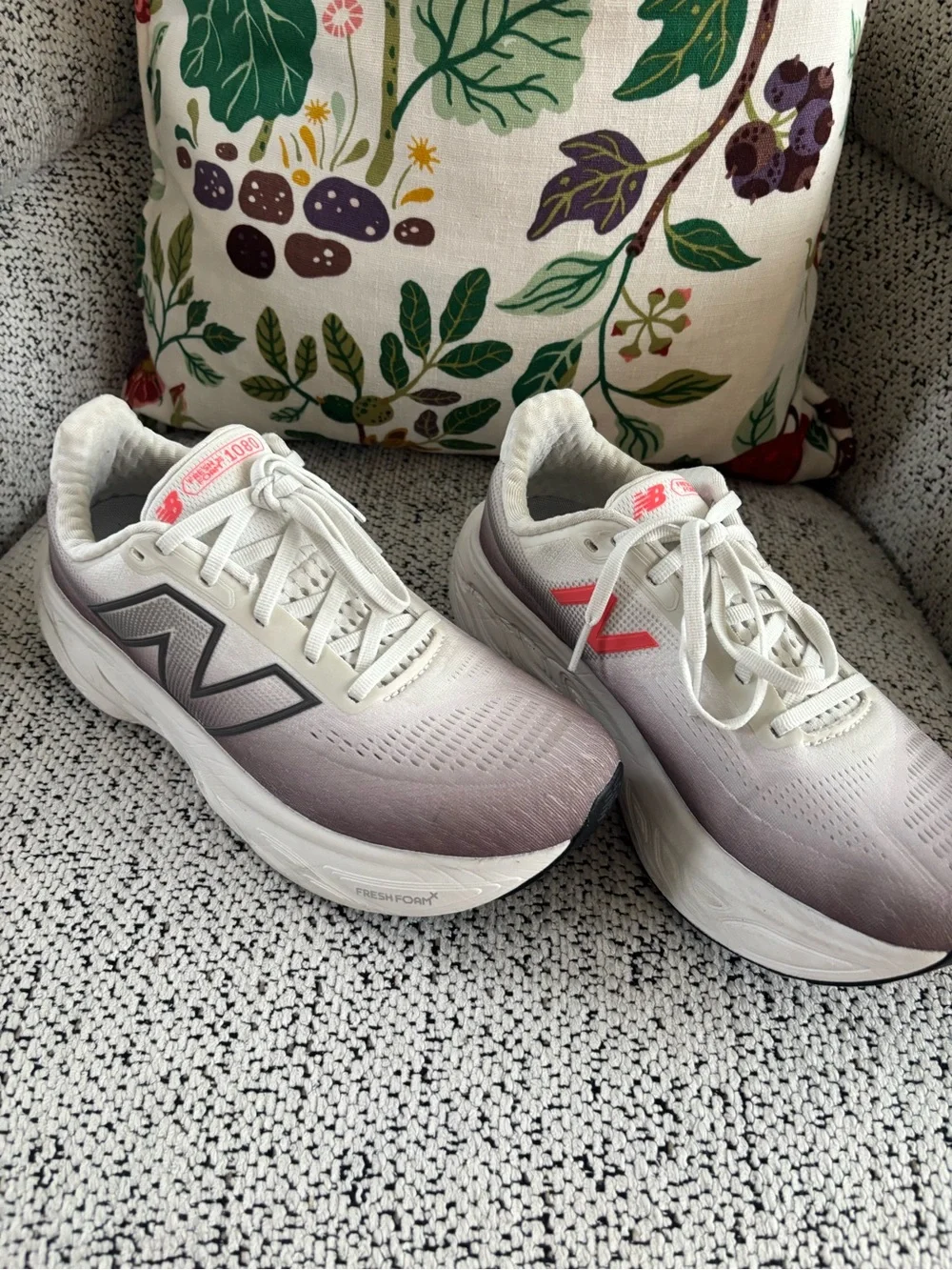 New Balance Men’s Fresh Foam X 1080 v14 White/Gray/Plum Gradient Running Shoes